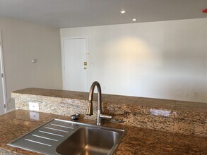 18530 Hatteras St in Los Angeles, CA - Building Photo - Building Photo