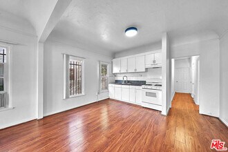 1414 Bronson Ave in Los Angeles, CA - Building Photo - Building Photo