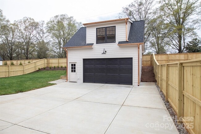 5024 Gilchrist Rd in Charlotte, NC - Building Photo - Building Photo