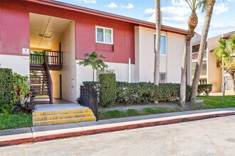 8601 Huron Ct in Tampa, FL - Building Photo - Building Photo