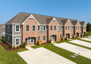 Legends Townhomes in Opelika, AL - Foto de edificio - Building Photo