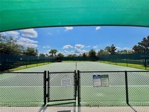 1498 Bunker Dr in Four Corners, FL - Foto de edificio - Building Photo