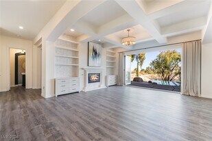 904 Pont Chartrain Dr in Las Vegas, NV - Building Photo