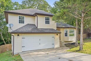 161 Trent St in Hollister, MO - Building Photo