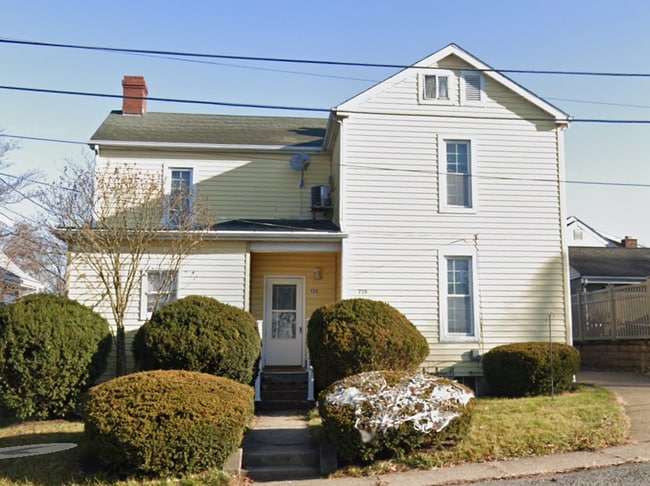 property at 725 Chartiers St