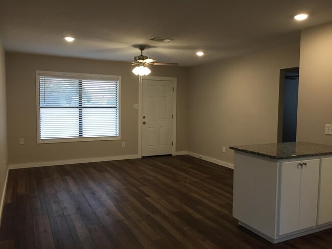 property at 501 E Oak Ridge Dr