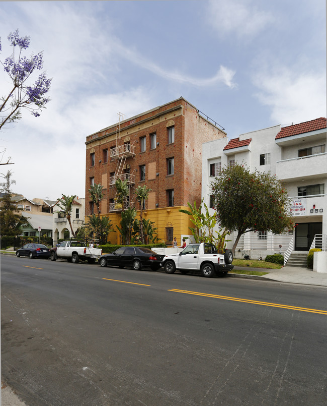 Harvard Manor in Los Angeles, CA - Building Photo - Building Photo