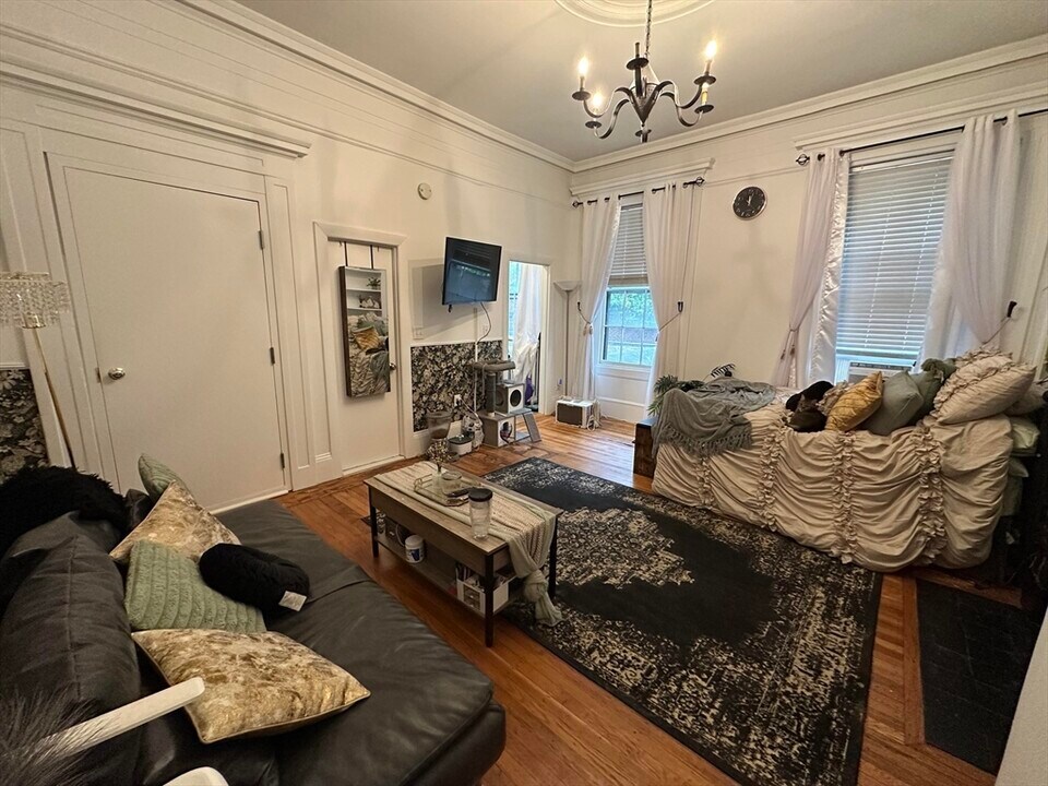 107 Charles St in Boston, MA - Building Photo