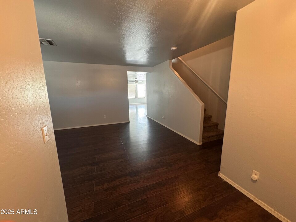 6409 W Orchid Ln in Glendale, AZ - Foto de edificio