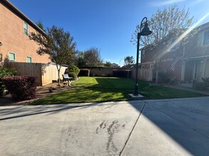 4450 W Artemisa Dr in Fresno, CA - Building Photo - Building Photo