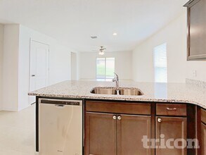 1656 Luft Ln in Mascotte, FL - Foto de edificio - Building Photo