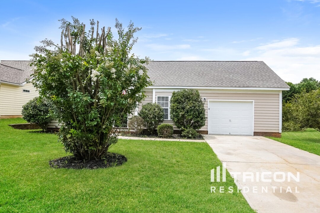 2000 Taras Trace Dr in Statesville, NC - Building Photo