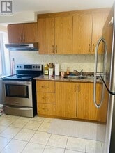 5551 Meadowcrest Ave in Mississauga, ON - Building Photo - Building Photo