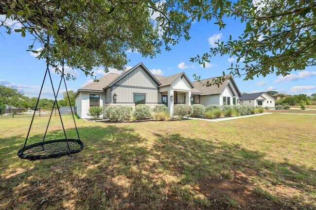 104 Rolling Hills Ct in Spicewood, TX - Building Photo - Building Photo