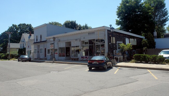 7-17 School St in Merrimac, MA - Building Photo - Building Photo