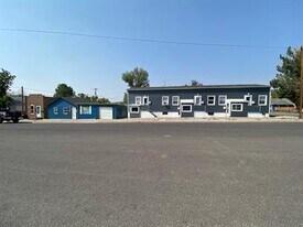 124 7th St in Rawlins, WY - Building Photo