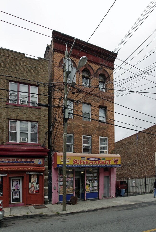 344 Communipaw Ave in Jersey City, NJ - Building Photo - Building Photo