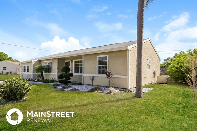 3182 SE East Blackwell Dr in Port St. Lucie, FL - Building Photo - Building Photo