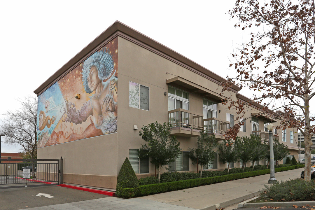 Vagabond Lofts in Fresno, CA - Building Photo