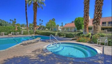 135 Desert W Dr in Rancho Mirage, CA - Building Photo - Building Photo