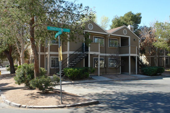 Village @ Karen in Las Vegas, NV - Foto de edificio - Building Photo