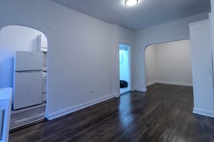 323 E 50th St, Unit 1R in New York, NY - Building Photo