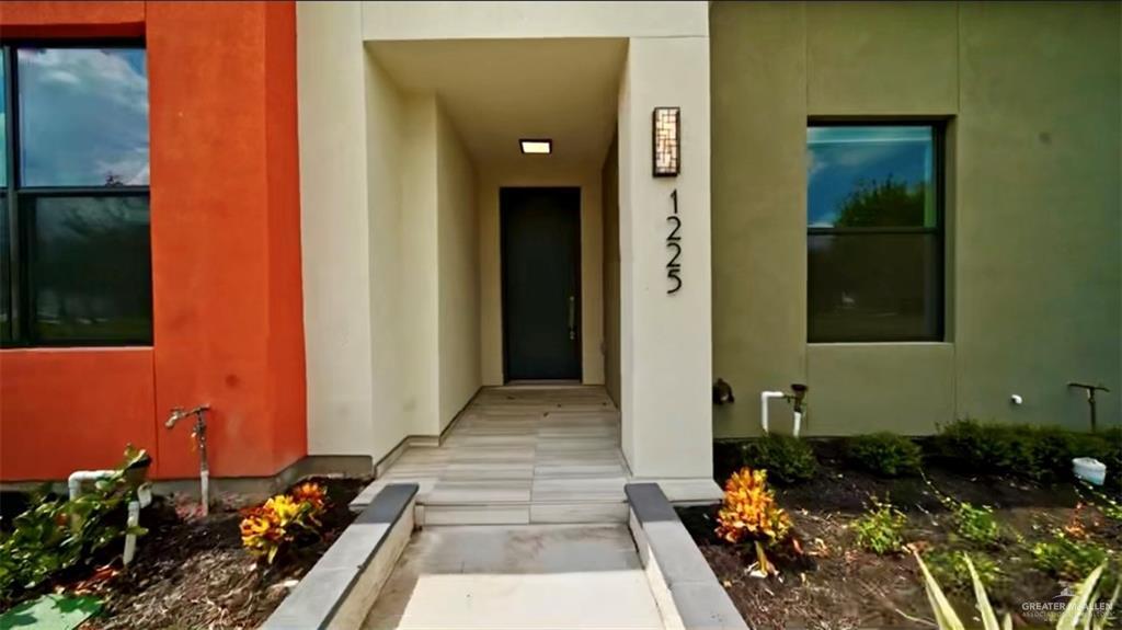 1225 Ozark Ave in McAllen, TX - Building Photo