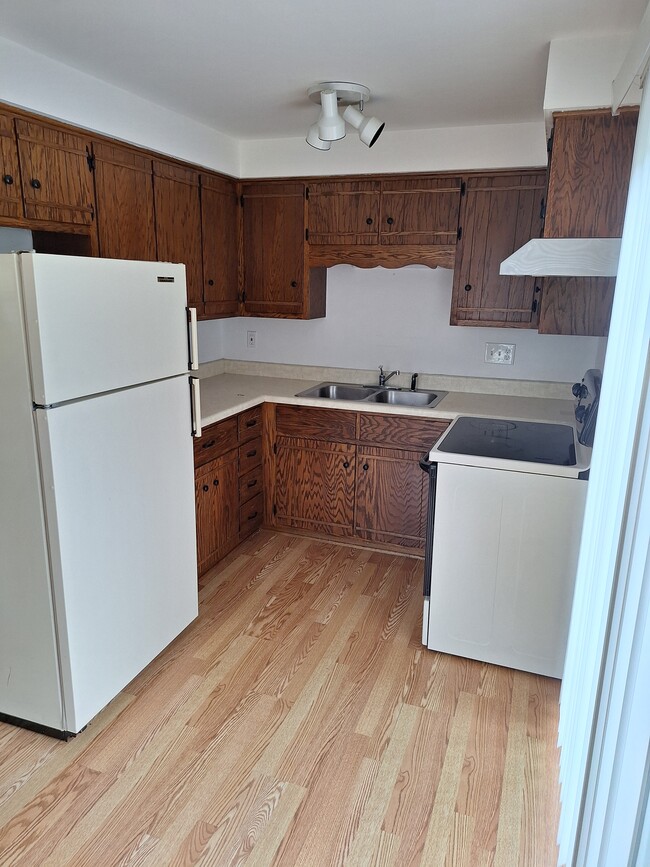 3924 Country Pl, Unit D in Sheboygan, WI - Building Photo - Building Photo