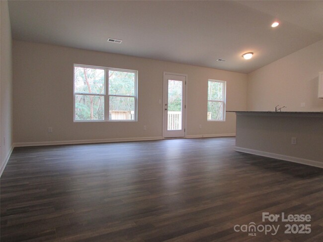 1385 Amberlight Circle in Salisbury, NC - Foto de edificio - Building Photo