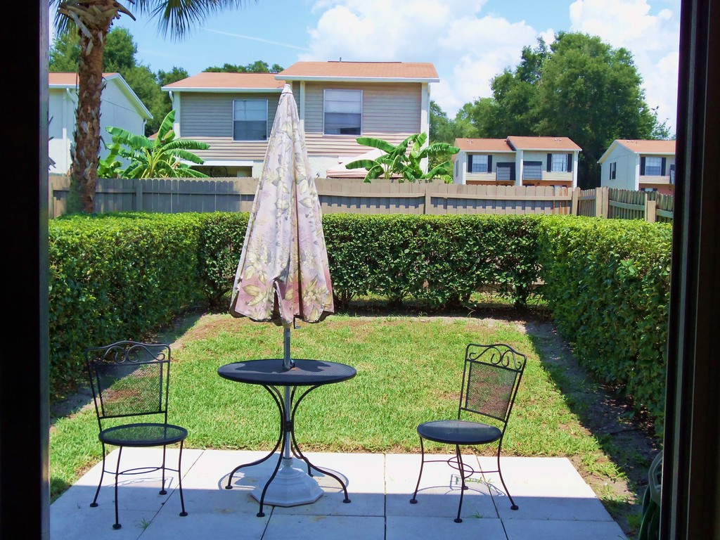 Valley View Town & Garden Homes Apartments in Seffner, FL