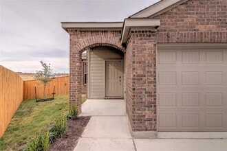 344 Circle Wy in Jarrell, TX - Building Photo - Building Photo