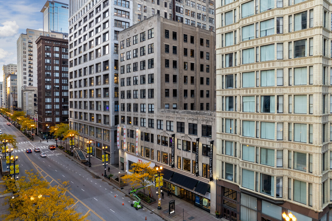 20 N State St in Chicago, IL - Building Photo