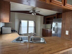 374 Plum St in Bastrop, TX - Building Photo - Building Photo