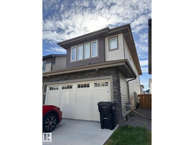 3511 Checknita Point SW in Edmonton, AB - Building Photo - Building Photo