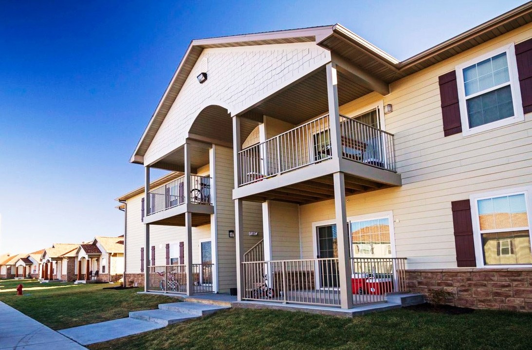 Canyon Trails Townhomes in Webb City, MO - Building Photo