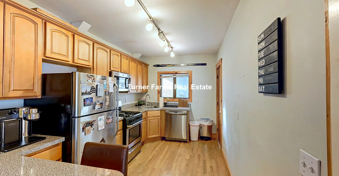 18 Bond St, Unit 1 in Somerville, MA - Foto de edificio