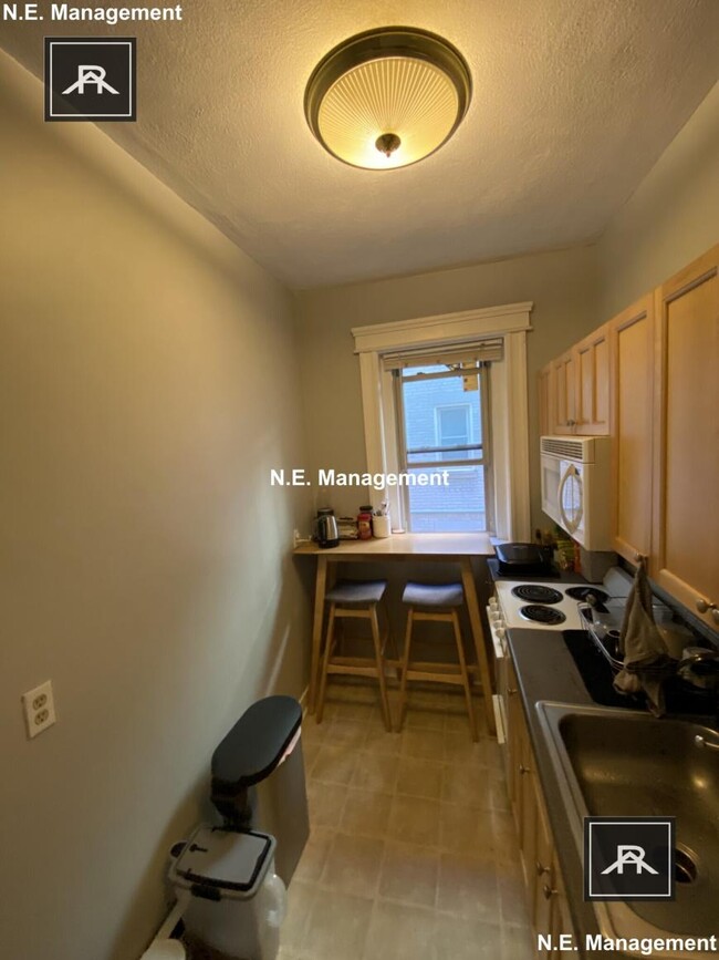 1667 Commonwealth Ave in Boston, MA - Building Photo - Building Photo