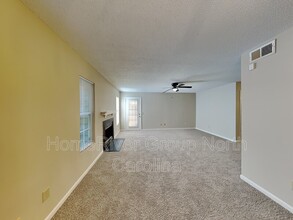 19 Meadowood Glen Way in Greensboro, NC - Building Photo - Building Photo