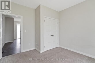 964 W Village Square in London, ON - Building Photo - Building Photo