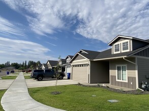 West Meadows Villas in Spokane, WA - Foto de edificio - Building Photo