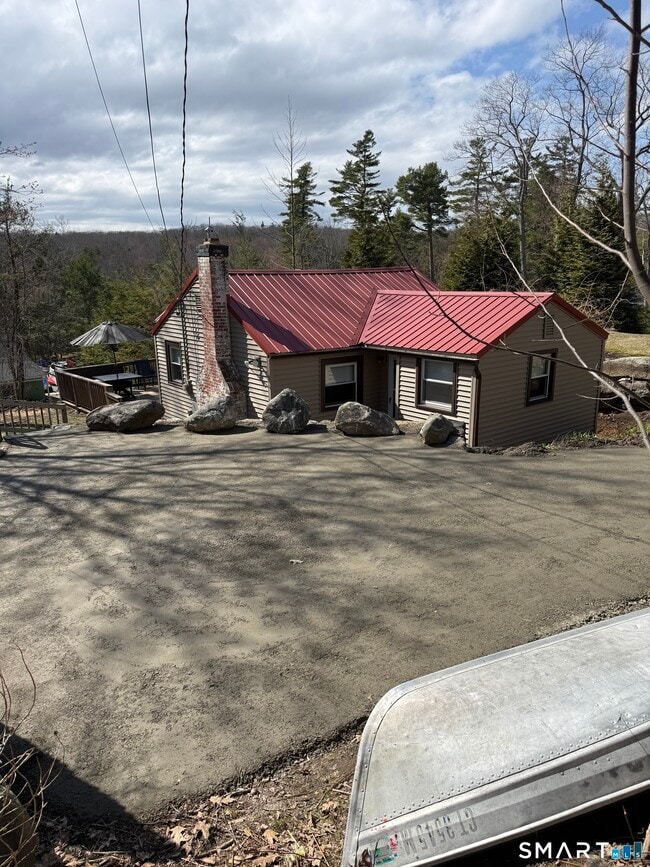 27 Dilliston Rd in New Hartford, CT - Building Photo - Building Photo