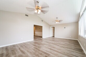 8410 Spicewood Dr in Jacksonville, FL - Building Photo - Building Photo
