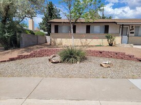 11629 La Cueva Ln NE in Albuquerque, NM - Building Photo