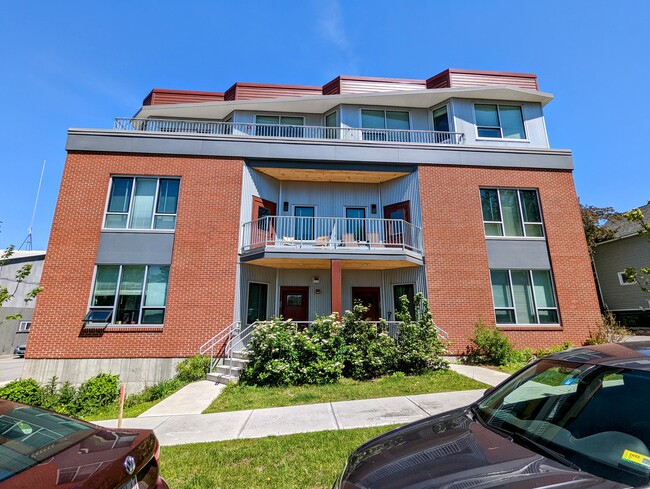 30 Howard St, Unit A in Burlington, VT - Foto de edificio - Building Photo