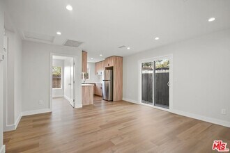 1561 E Elizabeth St in Pasadena, CA - Building Photo - Building Photo