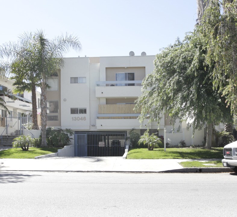 13046 Moorpark St in Studio City, CA - Foto de edificio