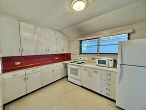 215 Lono Ave in Kahului, HI - Building Photo - Building Photo