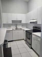 500 NE 3rd St in Hallandale Beach, FL - Foto de edificio - Building Photo