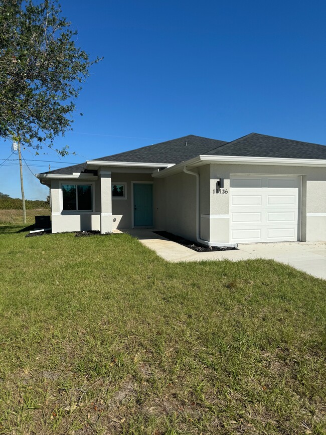 11136 Pendleton Ave in Englewood, FL - Building Photo - Building Photo