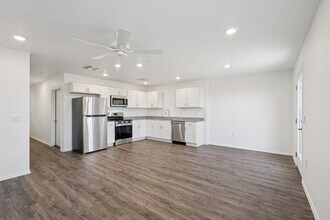 12570 N Cotton Ln in Surprise, AZ - Building Photo - Building Photo